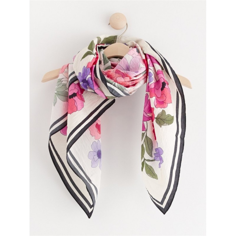 Foulard à fleurs