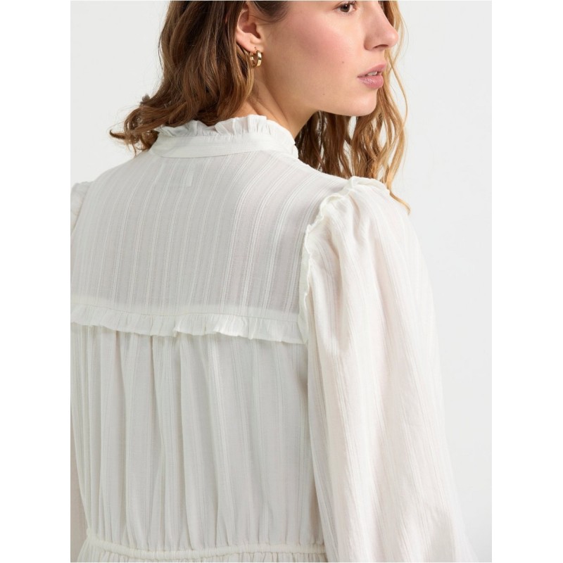 Robe avec broderie anglaise et détails volants